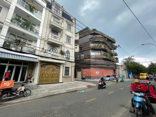 Gần trường, nhà phố 21m2 đẹp, 2 tầng, 4 ngủ, giá 7.1 tỷ